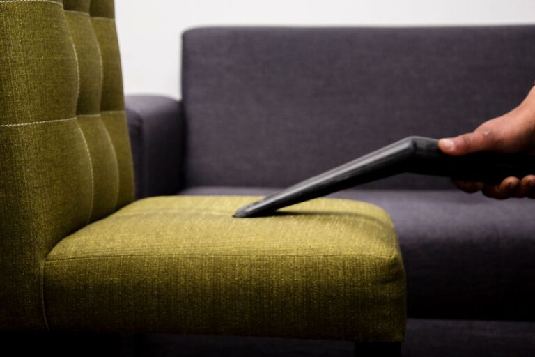Bisnis Cuci Sofa: Peluang Usaha Modal Kecil dari Rumah