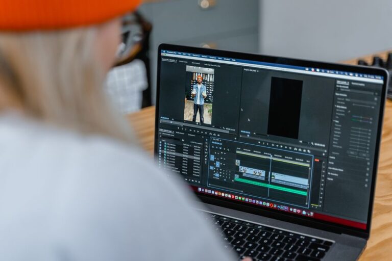 Jasa Editing Video Pendek: Bisnis Modal HP yang Bisa Dimulai Hari Ini