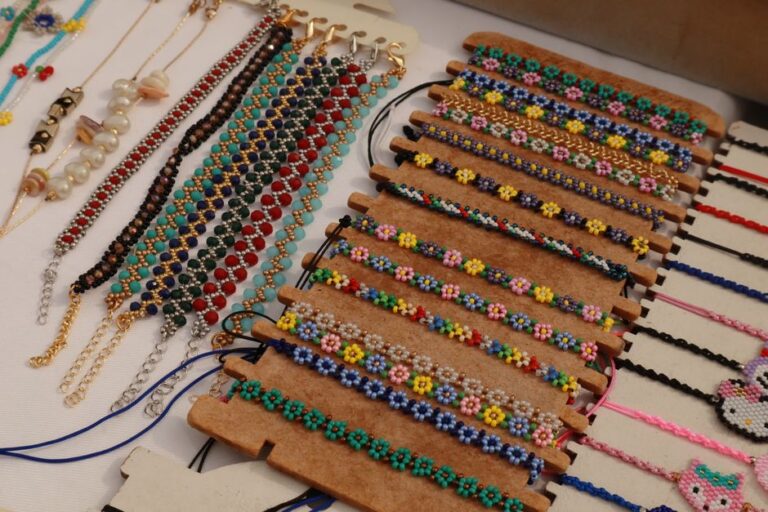 Bisnis Aksesori Handmade: Peluang Usaha Modal Kecil dari Rumah